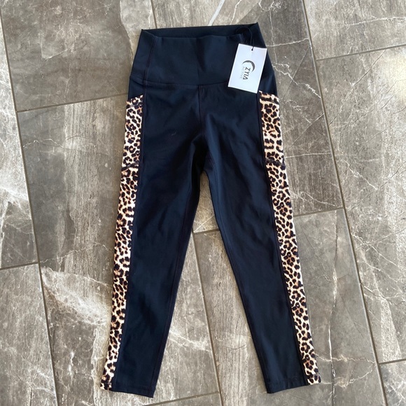 BNWT ZYIA Leopard Pocket Brilliant Hi-Rise Capri 20" Cheetah Crop Legging XS 2 - Picture 6 of 13